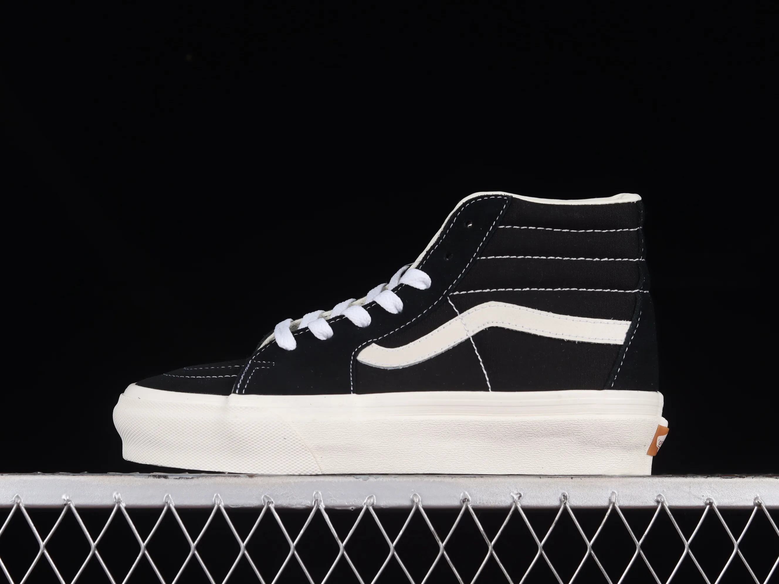 All categories Vans Vans series Vans Hi Vans high-top Vans SK8-Hi VR3 Vans official classic black and white simple casual canvas shoes VN0005UN1KP